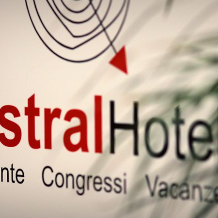 Mistral2 Hotel Oristano Bagian luar foto